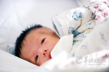 流浪智障女子垃圾站分娩 新生儿患梅毒去向难定
