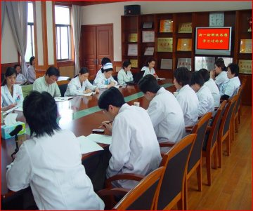 市级机关医院开展新一轮解放思想学习讨论