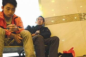 15岁少年打工为患病父亲挣药费