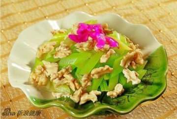 桃仁拌芹菜