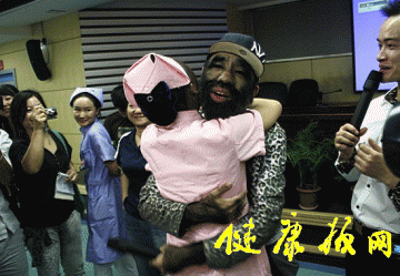医院动态：中华第一毛孩省妇幼“相亲” 十护士抛出绣球花落谁家？