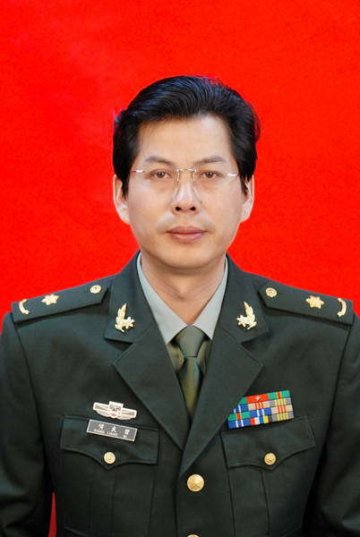 沈阳军区总医院骨科专家项良碧——让弯腰20年患者直立起来