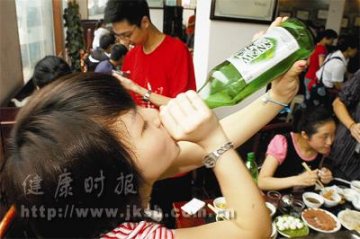 考生暴饮暴食易引发胃肠炎