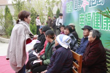蚌埠一院送健康到乡村 与群众“零距离”探讨健康