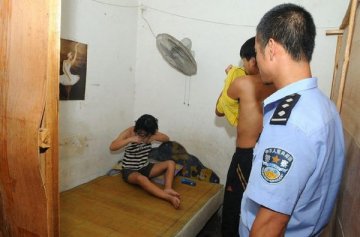 实拍各地警方扫黄现场