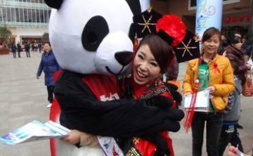 抱抱我吧 我是HIV感染者——四川省广元市积极开展消除艾滋病歧视活动