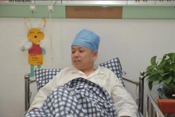 医生不幸患肺癌 化疗期间仍坚持一天做5台手术