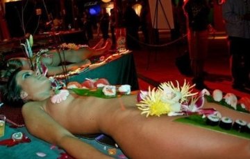 探秘日本女体盛：处女才能激发食欲