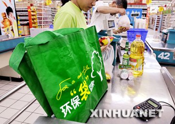 环保购物袋藏健康风险 定期清洗防交叉污染