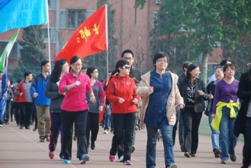 走路锻炼步幅要超身高一半才有效