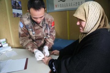 黎以边境的中国军医——记中国第十三批赴黎巴嫩违和工兵分队医疗义诊