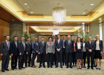 李斌主任会见瑞典卫生保健、公共卫生与体育大臣