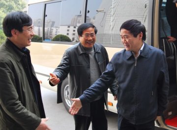 省长助理徐南平一行视察我校科技园