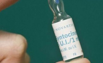 英国研制“情感激素”喷剂 治疗社交胆怯心理