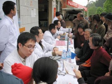 孙逸仙纪念医院医疗队赴郁南县开展巡回医疗活动