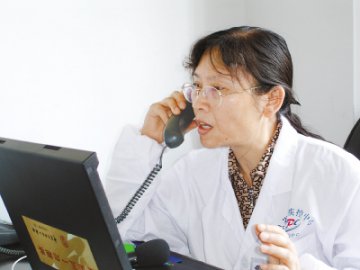 让艾滋病人勇敢站起来