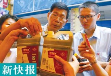 央视曝光可令皮肤上瘾化妆品 停用则奇痒