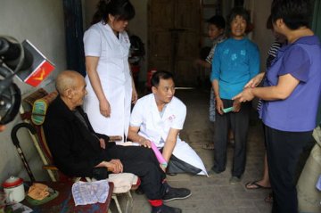 我院开展优抚对象医疗巡诊活动