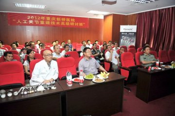 香港关节外科专家在新桥医院演示可旋转膝关节置换手术