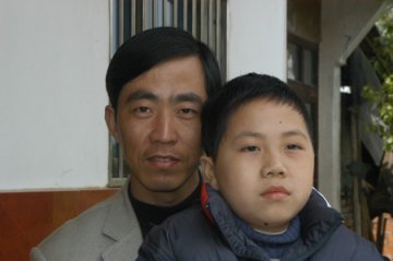 小男孩将患白血病感受写成日记图