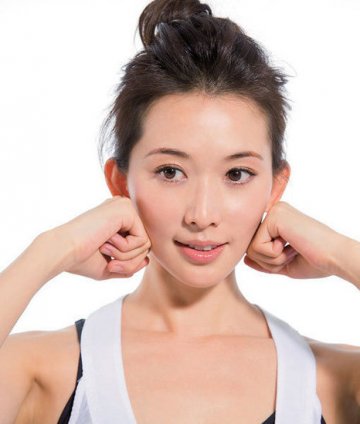 林志玲变身瑜伽女王秀身材