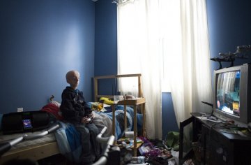 16岁早衰症男孩如60岁老人：服用失败抗癌药维生
