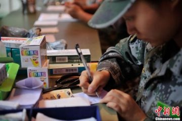 云南彝良震区天气突变病患增多 感冒药品紧缺