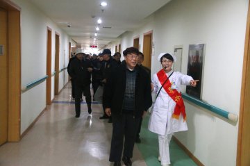 省民政厅离退休干部参观考察省荣军医院