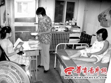母亲推瘫痪女儿赴京求医事件被指多处不实