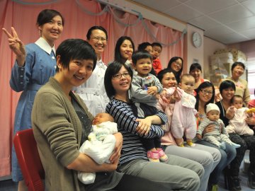 哺乳妈妈化身爱婴天使