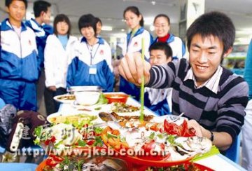 大学生开始学习做家务