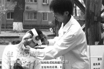 角尺量出脊椎病