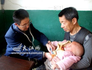 乡村医生行医43年咨询诊疗近百万人次无事故