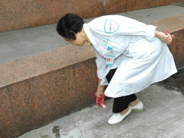 中山三院志愿者开展“远离烟草，共赢健康”控烟知识、技巧培训及义务控烟活动