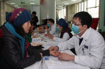 国际肾脏病日中国康复研究中心举办义诊活动