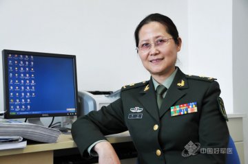 李芳：用百分百爱心为患儿撑起一片天