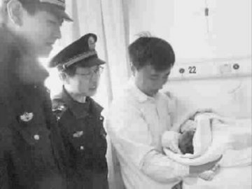 孕妇粗心忘记预产期 轨交站临盆送医“急产”