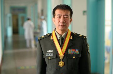 军医学雷锋，病患沐春风