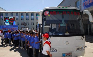 二院汽车医院首站双鸭山 义诊矿工近三百人