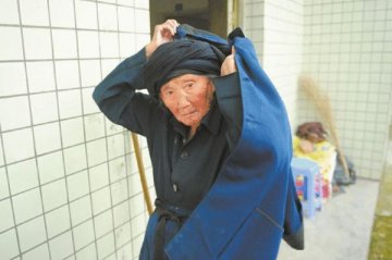 116岁老人将全球最长寿 秘诀：勤快能睡爱吃肉