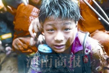 女童坠入40米深井 井口窄小数名少年轮番相救