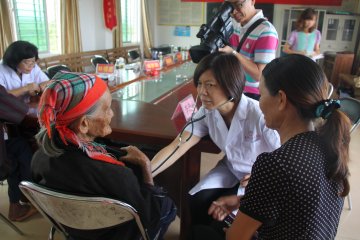 三亚市人民医院 “养鹅帮扶”育才镇那受村