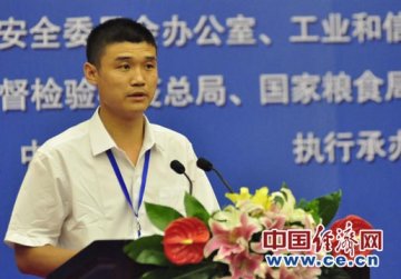 “油条哥”与九部委官员同台发言讲述“良心经营”