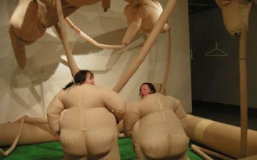 今年流行男女裸体相扑释放压力图
