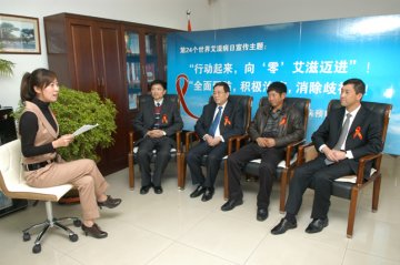 隋殿军接受电视媒体专访 谈我省艾滋病防治工作