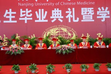 我校隆重举行2008届本科生毕业典礼暨学位授予仪式