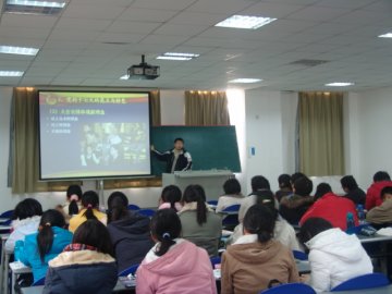 我校各院系召开主题班会学习宣传十七大精神