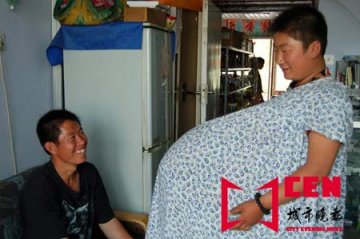 孕妇腰围达1.75米续：撑坏多件孕妇装