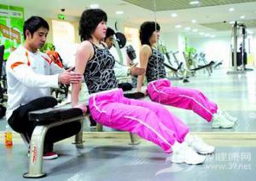 健身房里练就曼妙身姿