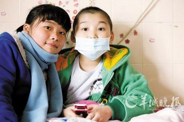 12岁女孩为救患白血病弟弟放学后做零工